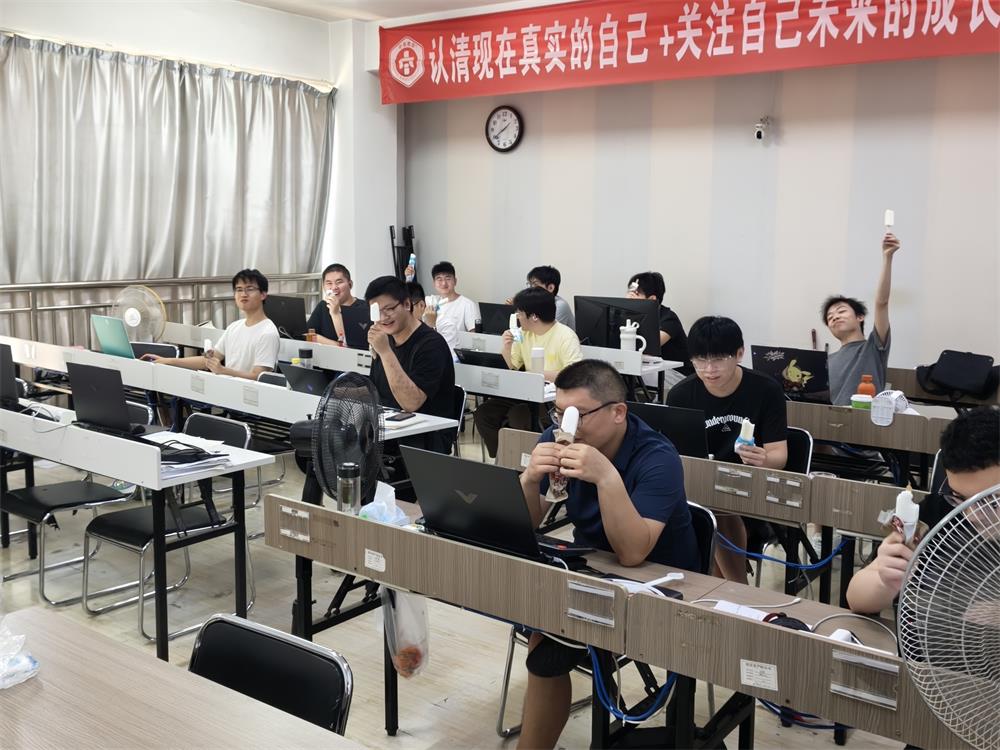 思途AI培训伏天送雪糕给在校学子